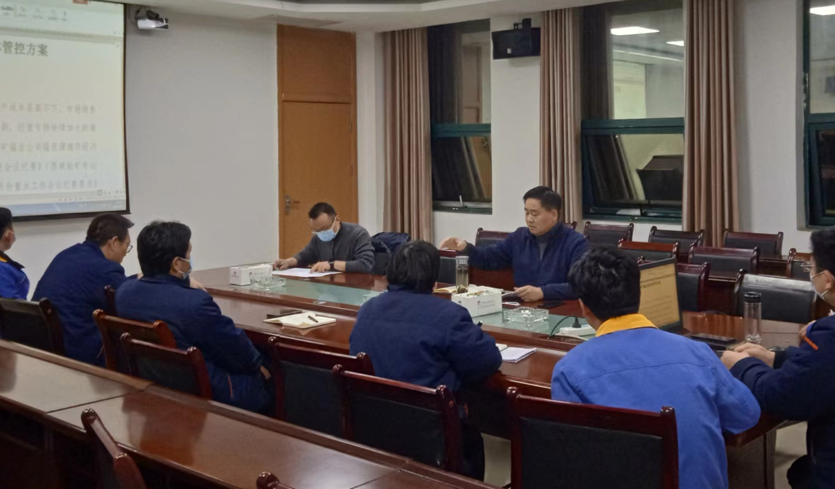 能礦錳業(yè)召開(kāi)黨建工作、意識(shí)形態(tài)工作專(zhuān)題會(huì)議